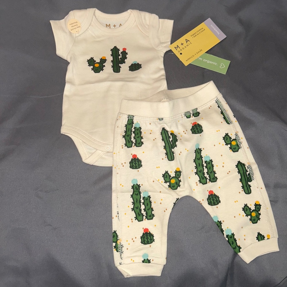 Monica + Andy Newborn 100% Organic Cotton Cactus Print Bodysuit and Pants Set